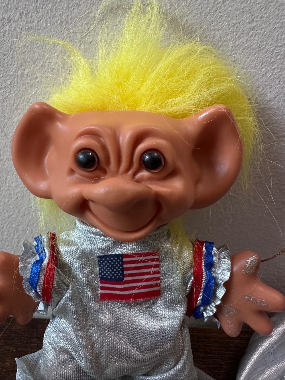 Vintage Russ Berrie Troll Doll Astronaut Space Suit Yellow Hair Silver Outfit - Picture 4 of 4